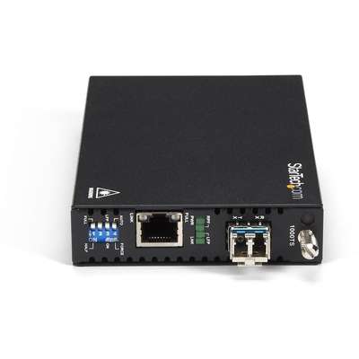 StarTech.com Gigabit Ethernet Copper-to-Fiber Media Converter - SM LC 10 km