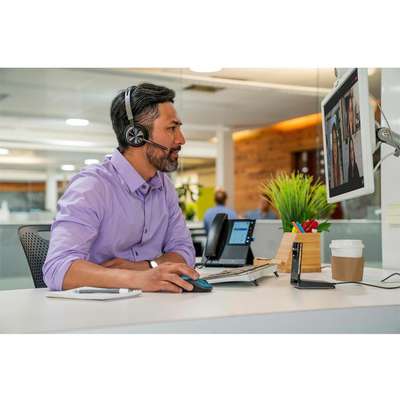 HP Poly Voyager Focus 2 USB-A with charge Stand Headset